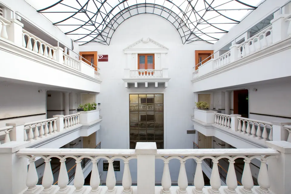 Embassy Diamante